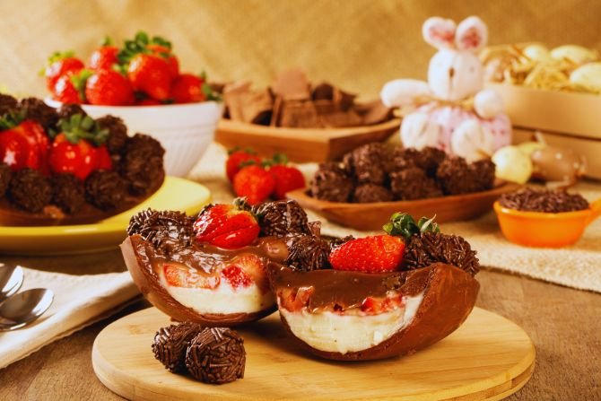 ovo-de-pascoa-com-ganache-de-frutas-vermelhas-
