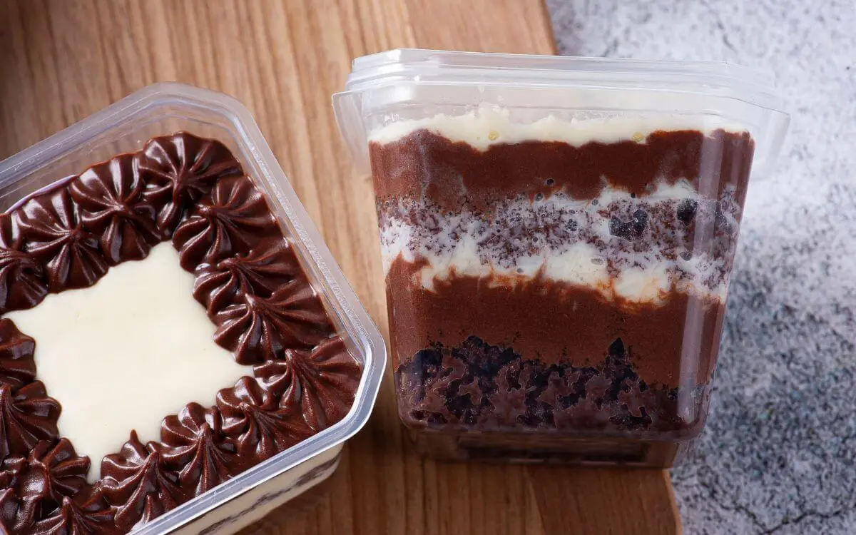 bolo-de-pote-de-leite-com-brigadeiro