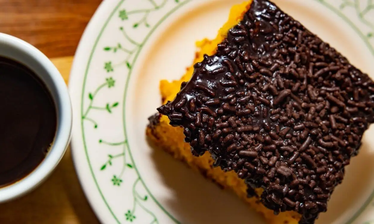 Bolo-de-Cenoura-com-Calda-de-Chocolate-Durinha