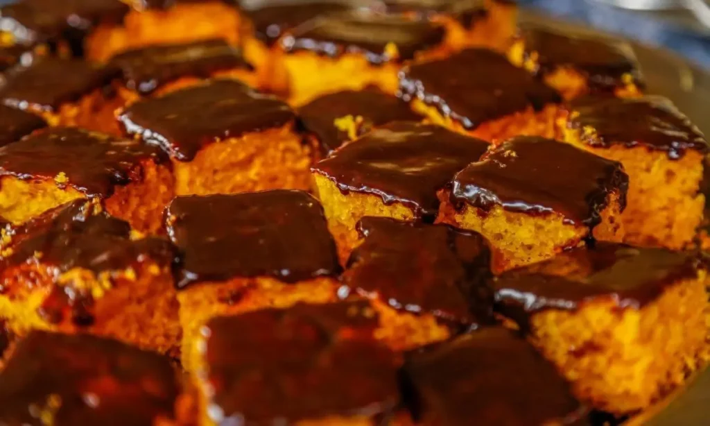 Bolo-de-Cenoura-com-Cobertura-de-Chocolate-quebradica