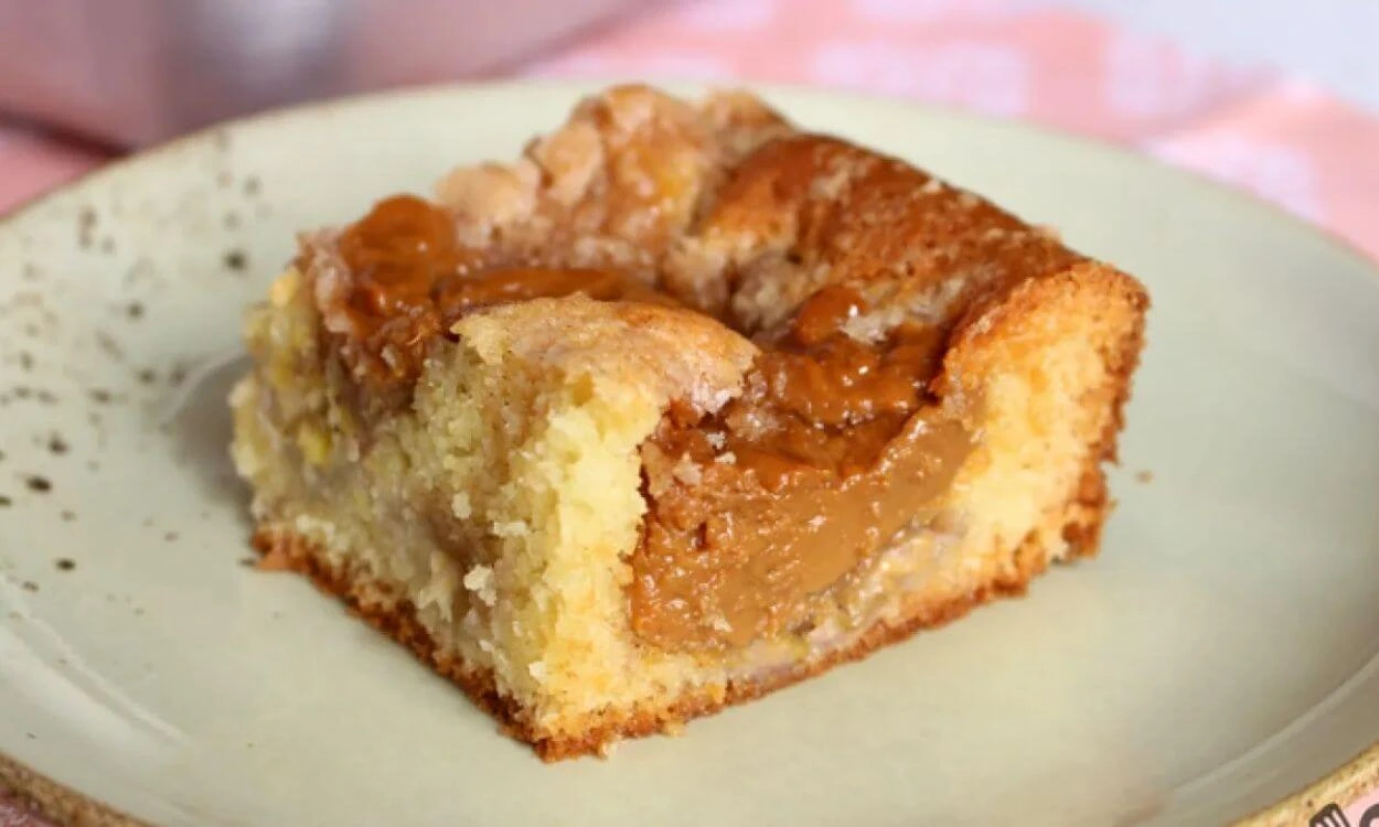 Receita-bolo-cuca-de-banana-com-doce-de-leite
