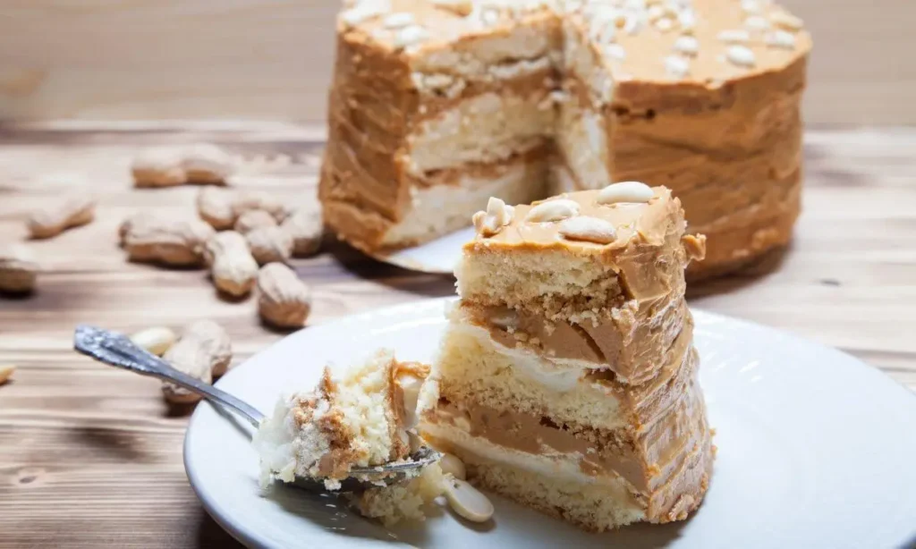 bolo-de-amendoim-com-doce-de-leite