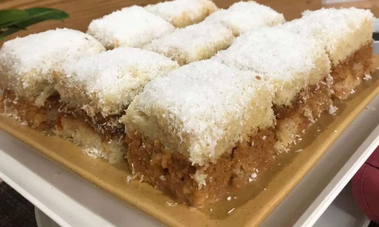 bolo-gelado-de-doce-de-leite-com-coco-na-lata-ou-sem-lata