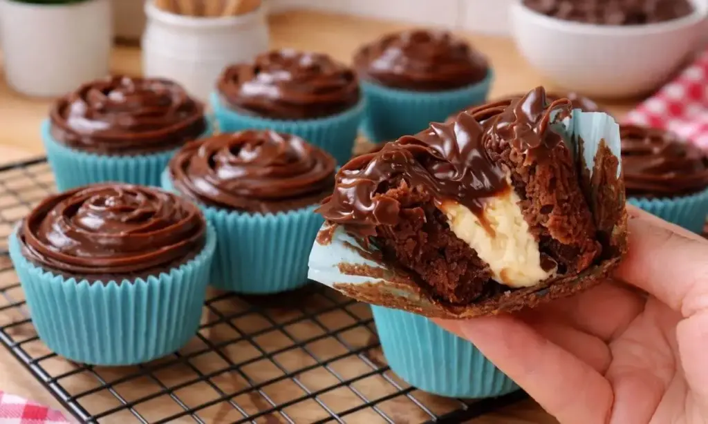 cupcake-de-chocolate-simples-e-umido