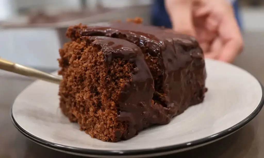 Bolo-de-chocolate-sem-farinha-de-trigo-facil