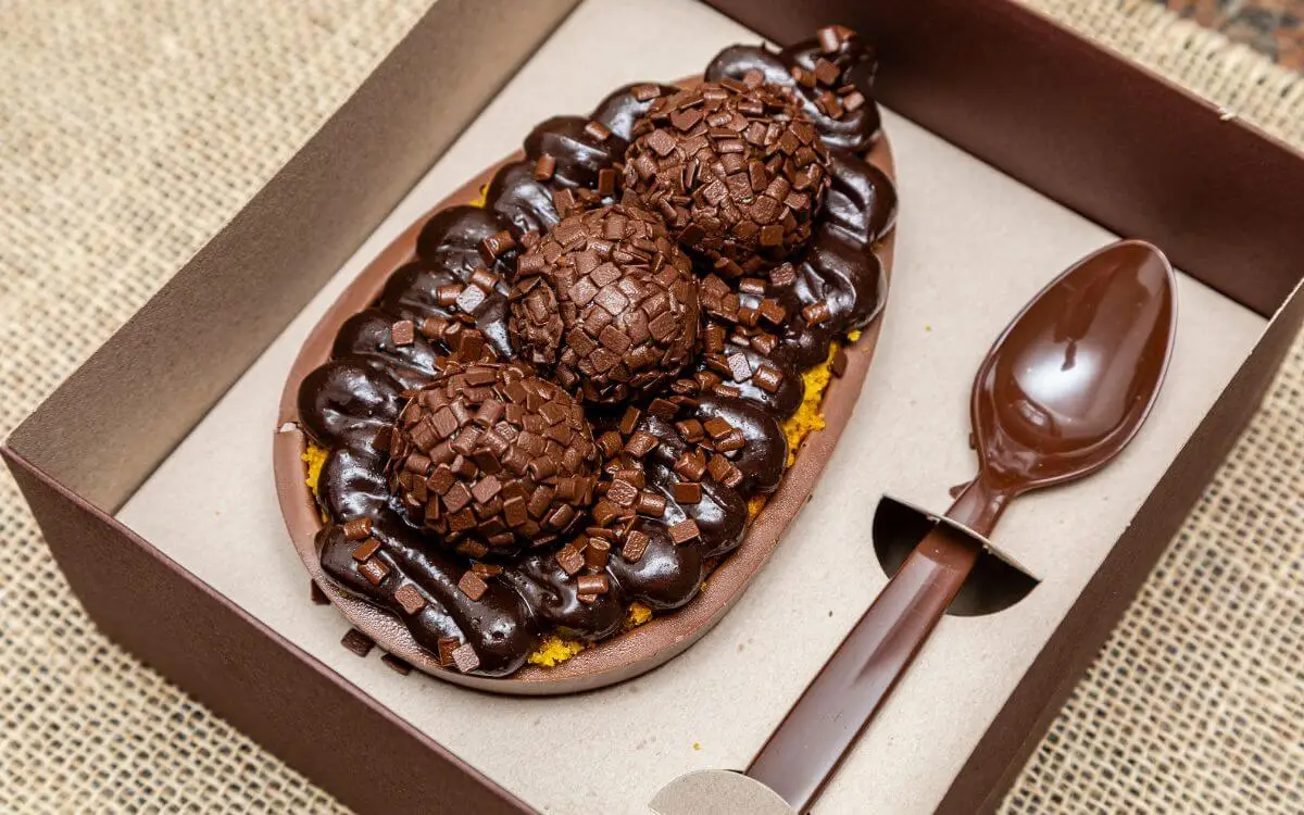 Ovo-Recheado-com-bolo-de-cenoura